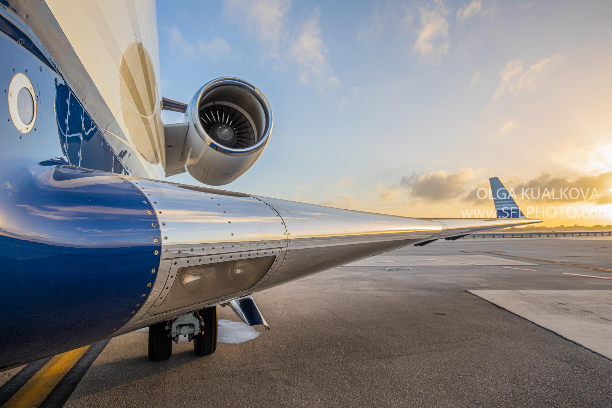 private-jet-challenger-604-photo-session-at-fort-lauderdale-airport-miami-photographer-sflphoto